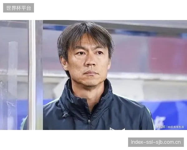 洪明甫需为阿兹特克高原定制轮换策略，利用五换人机制应对球员的血氧耐受力挑战。